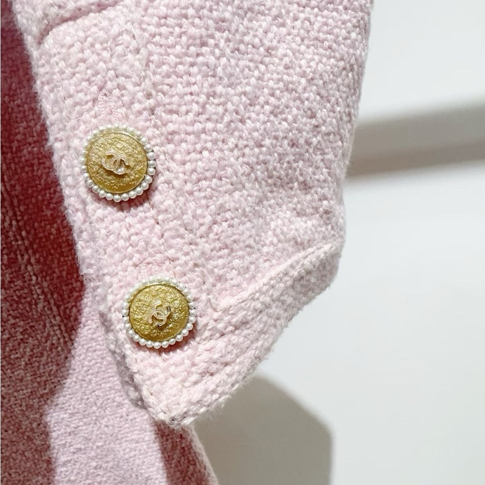 ❌sold❌Authentic Chanel Light Pink Blazer - Picture 5 of 6
